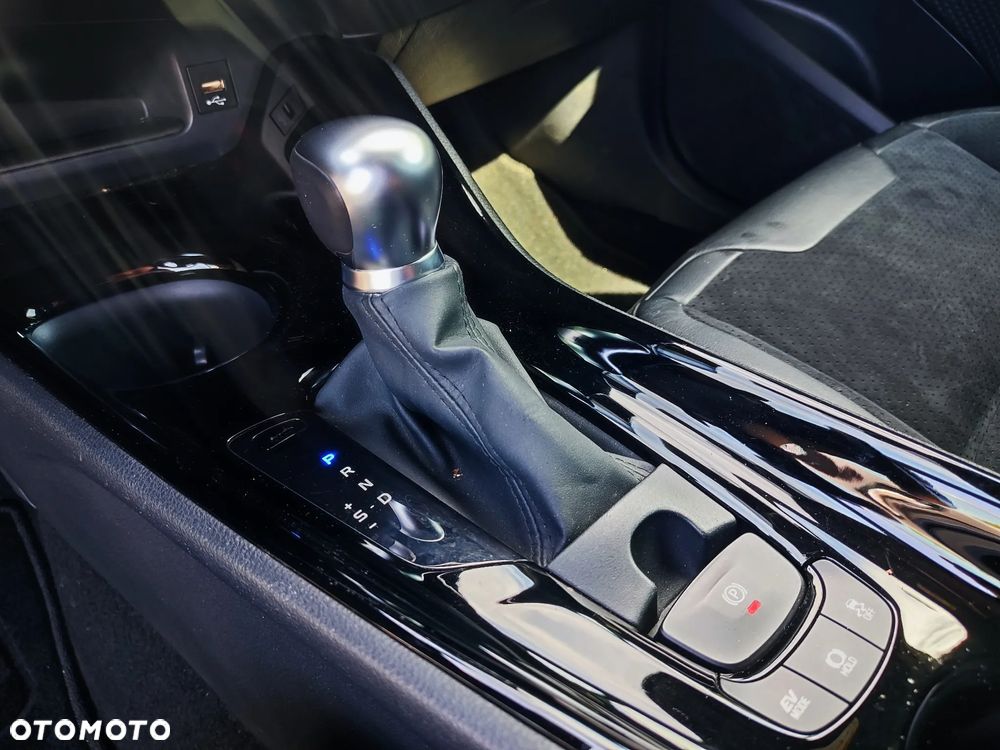 Toyota C-HR 2.0 Hybrid Executive - 32