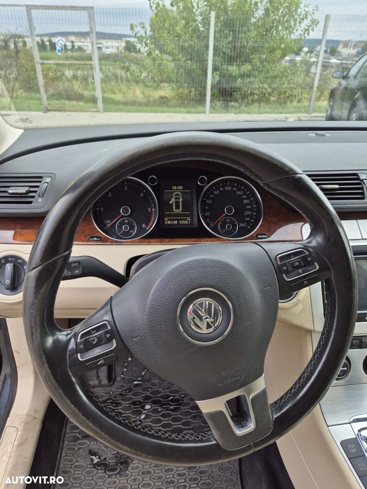 Volkswagen Passat - 12