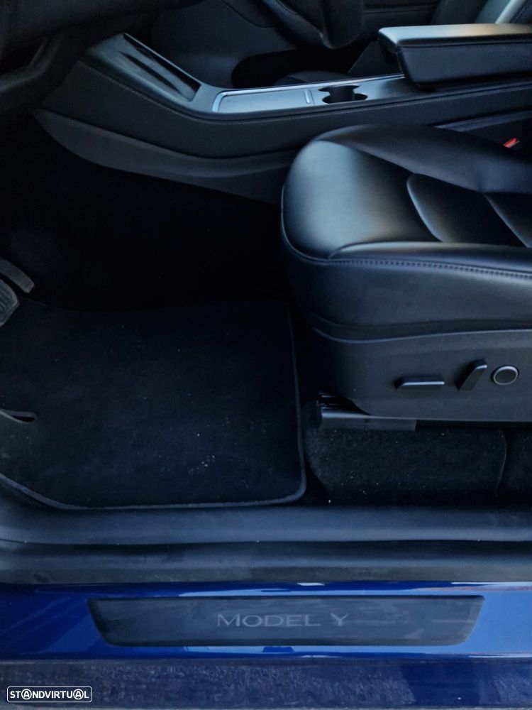 Tesla Model Y Long Range Dual Motor AWD - 17