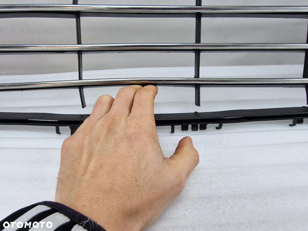 FORD GALAXY MK2 LIFT 09-15 Z CHROMAMI KRATKA ŚRODKOWA ZDERZAKA PRZEDNIEGO , NR AM21-17B968-AC , NR AUKCJI K144 - 10