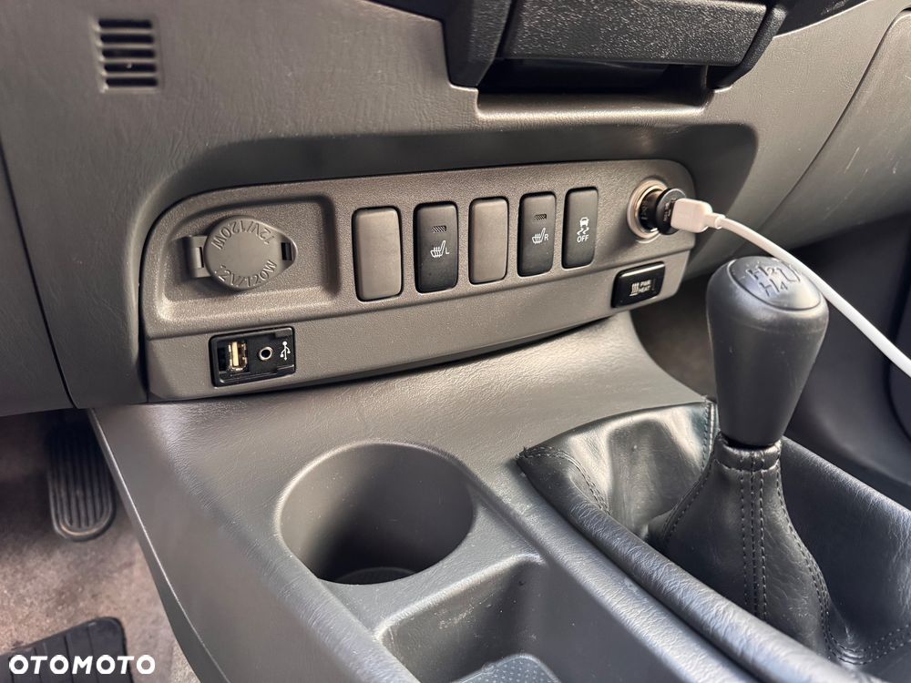 Toyota Hilux 3.0 D-4D Invincible - 9