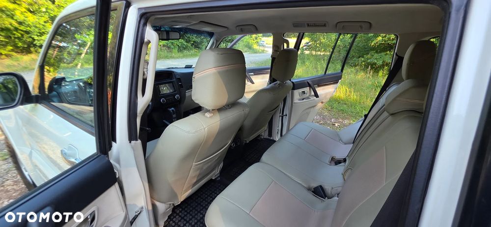 Mitsubishi Pajero - 15