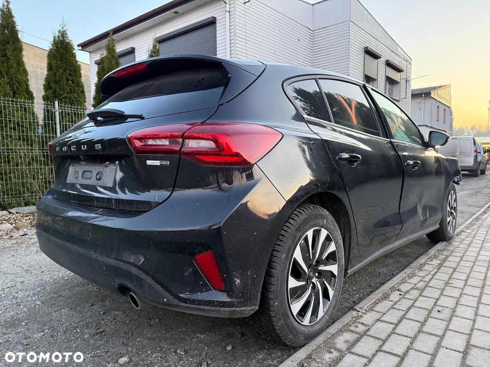 Ford Focus 1.0 EcoBoost Hybrid ACTIVE X - 11