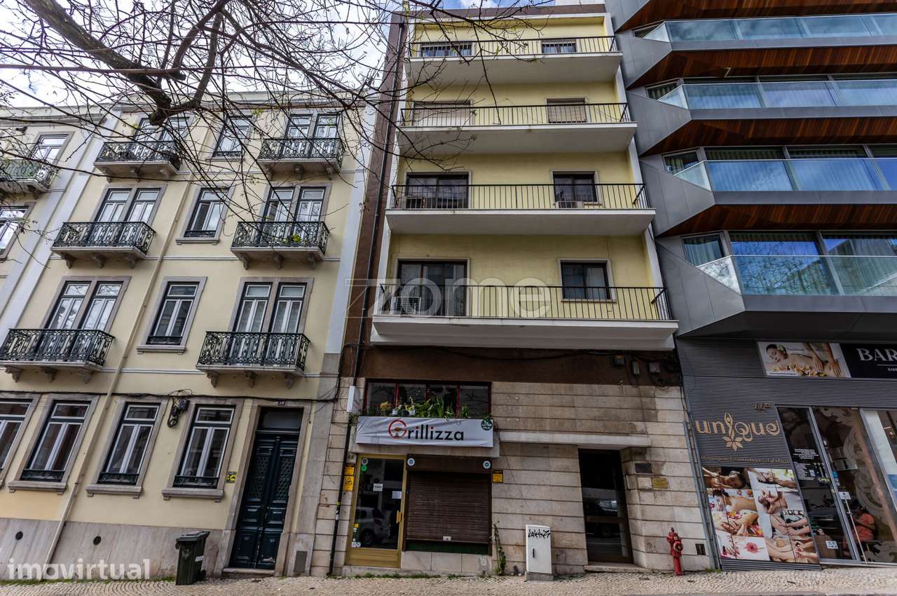 T2 Remodelado na Av. Duque de Loulé, junto ao Marquês de Pombal - Grande imagem: 3/27