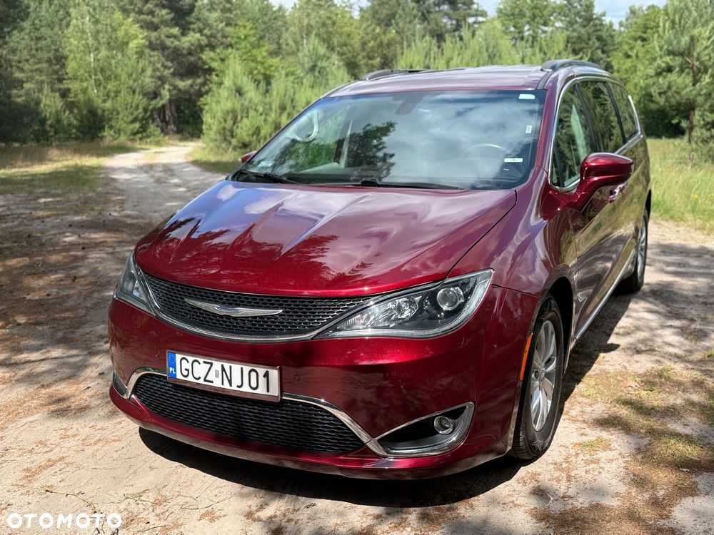 Chrysler Pacifica - 1