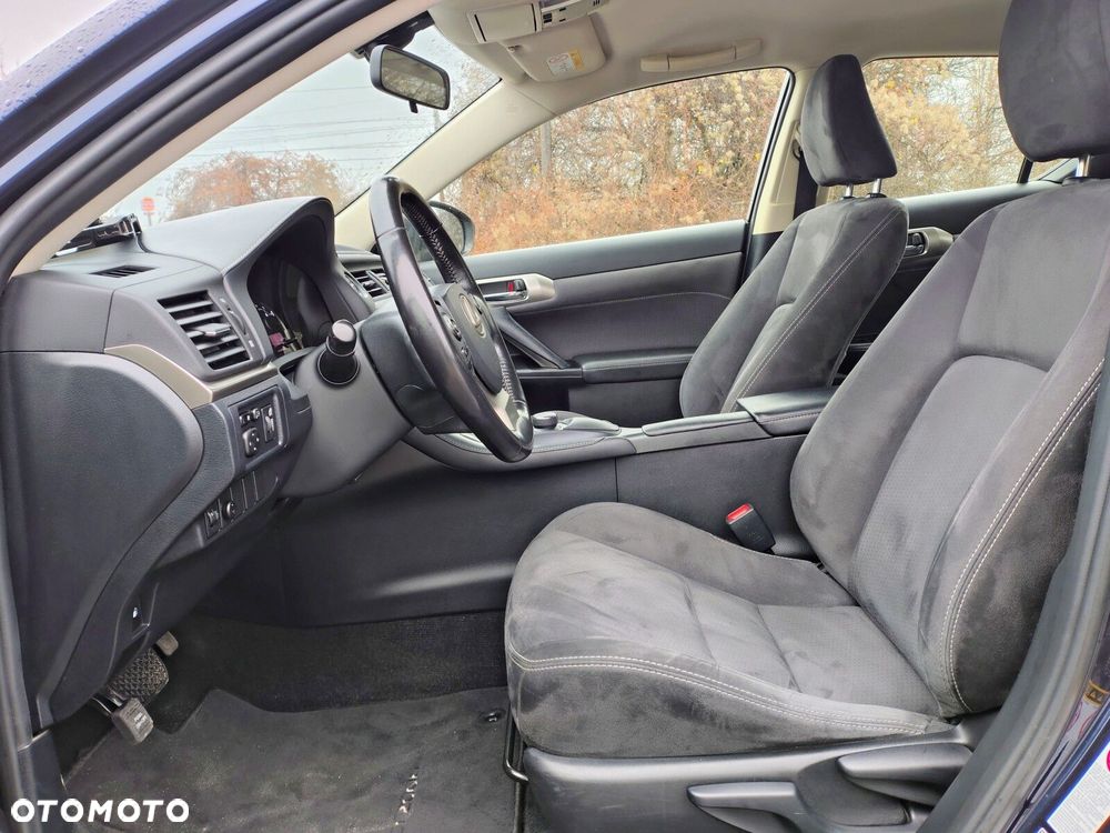 Lexus CT - 11