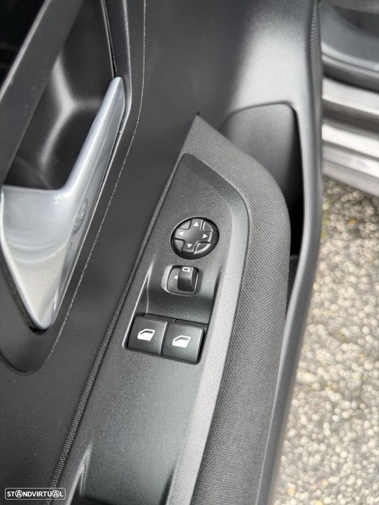 Peugeot 208 1.2 PureTech Active Pack - 17