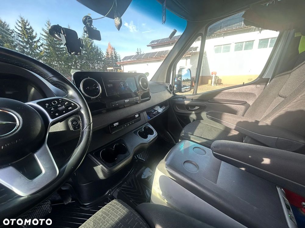 Mercedes-Benz Sprinter 319 - 17