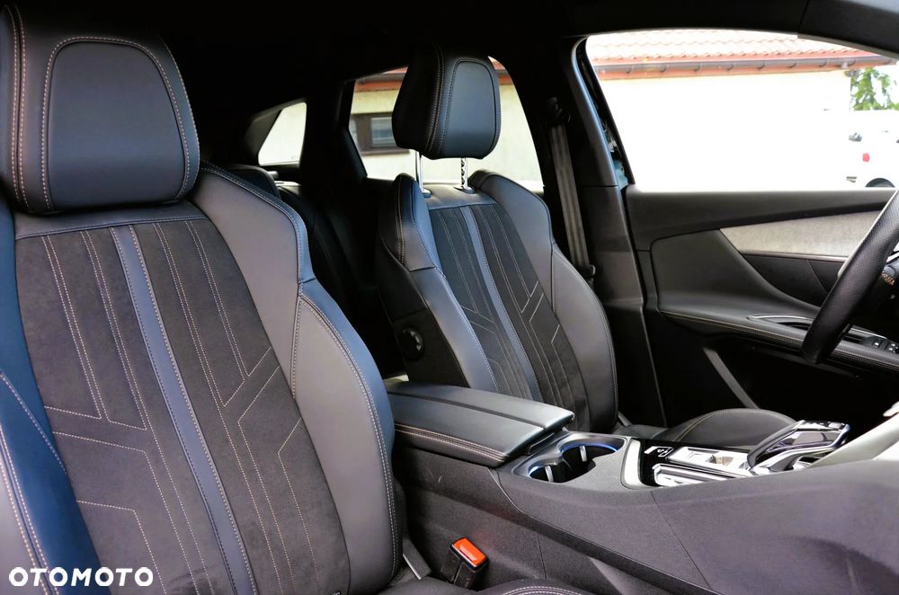 Peugeot 3008 1.6 PureTech HYbrid4 GT Line S&S EAT8 - 28