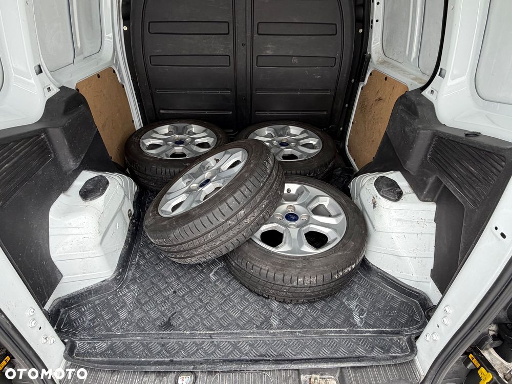 Ford Transit Courier - 19