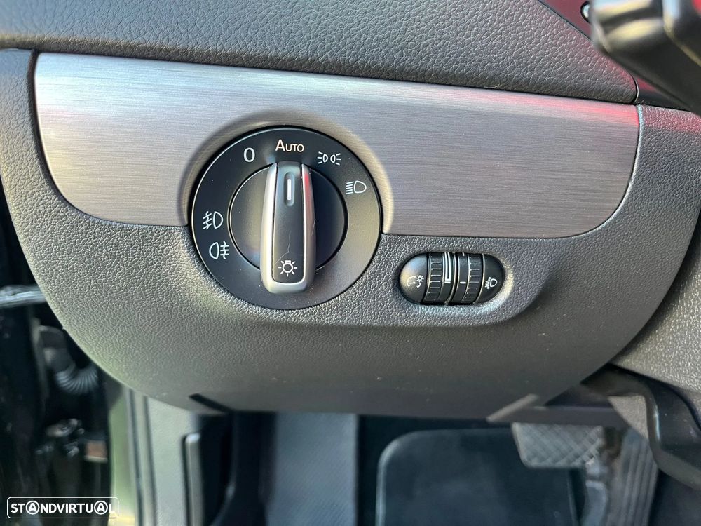VW Jetta 1.6 TDi Highline DSG - 17