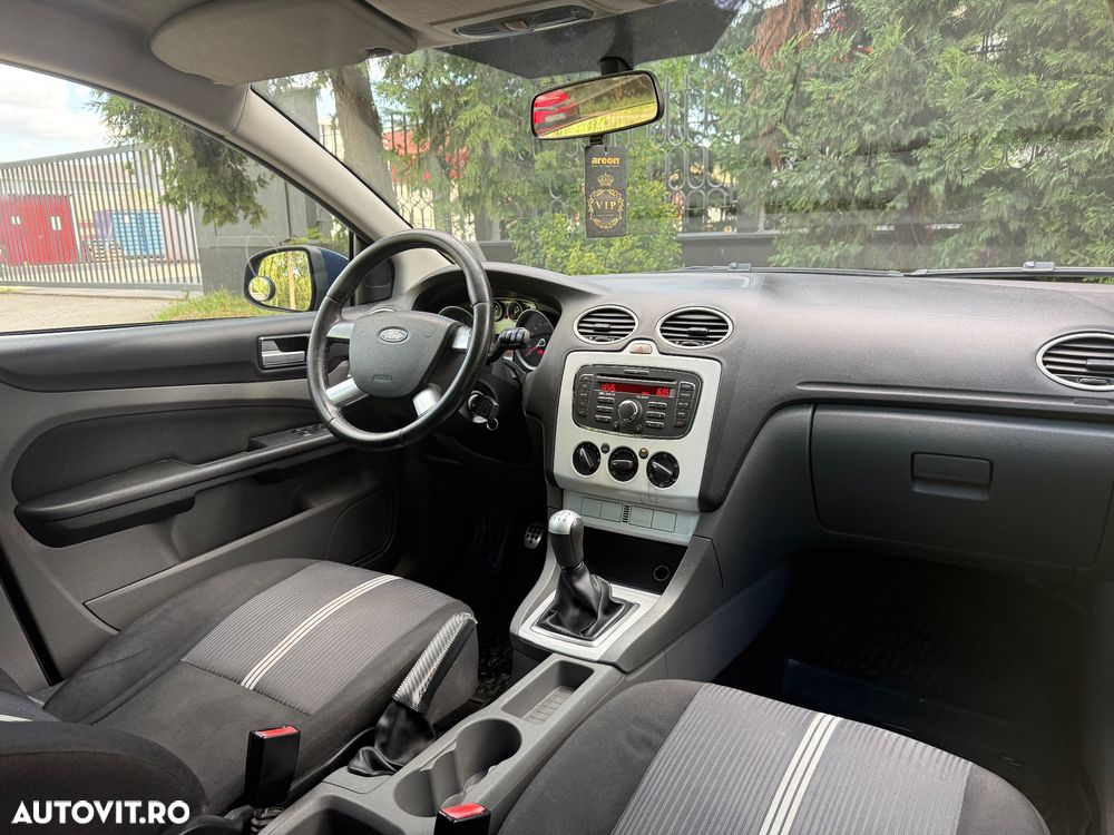 Ford Focus 1.6 16V Trend - 21