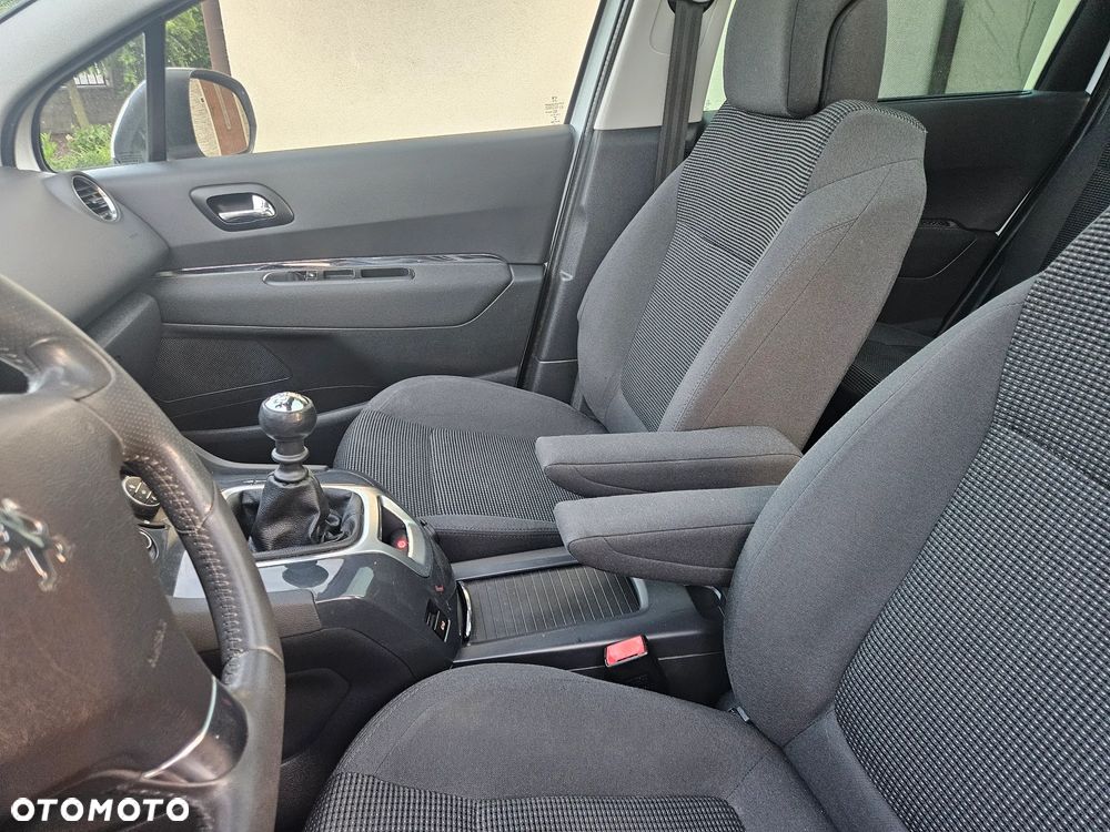 Peugeot 5008 HDI 115 Active - 31