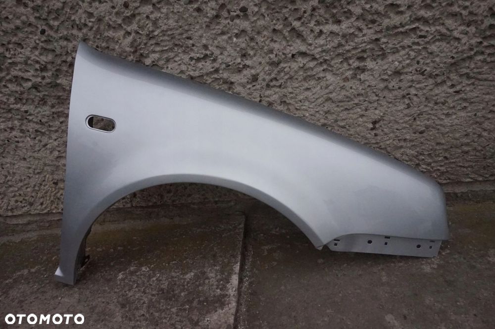 BŁOTNIK PRZEDNI PRAWY VW GOLF IV LA7W - 1