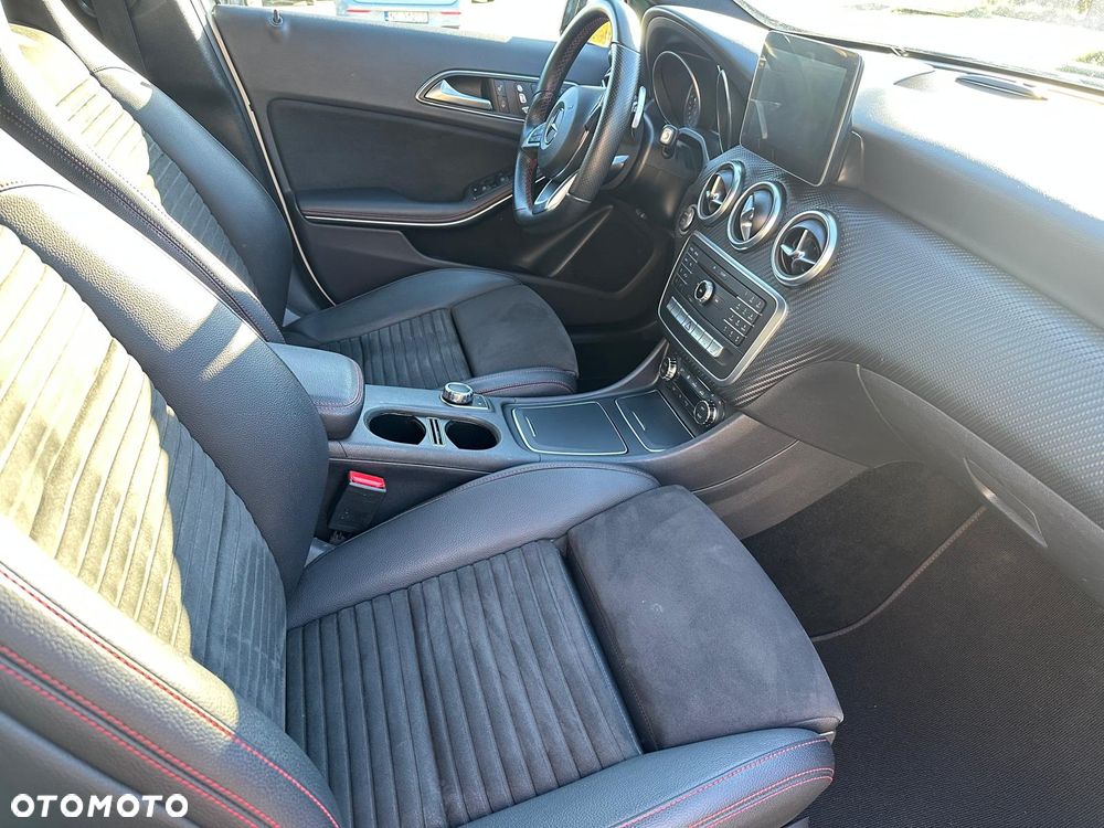 Mercedes-Benz Klasa A 220 4-Matic AMG Line - 17