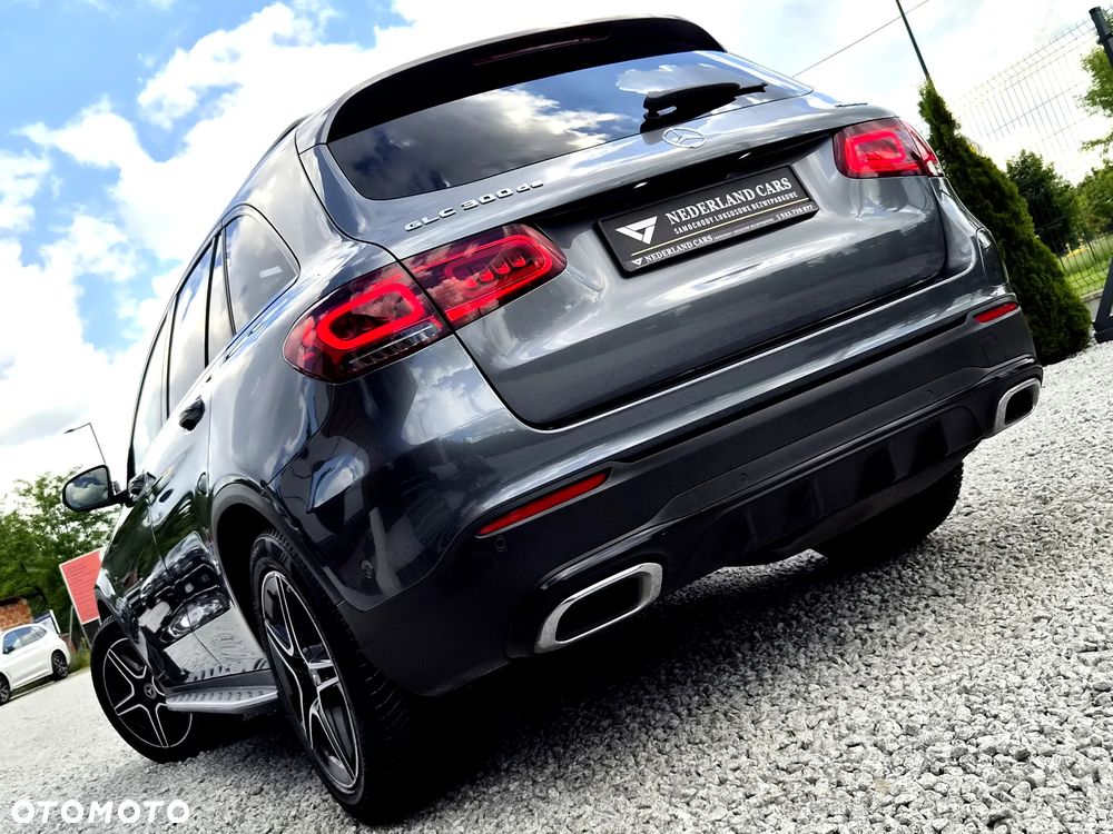 Mercedes-Benz GLC 300 de 4Matic 9G-TRONIC AMG Line Plus - 37