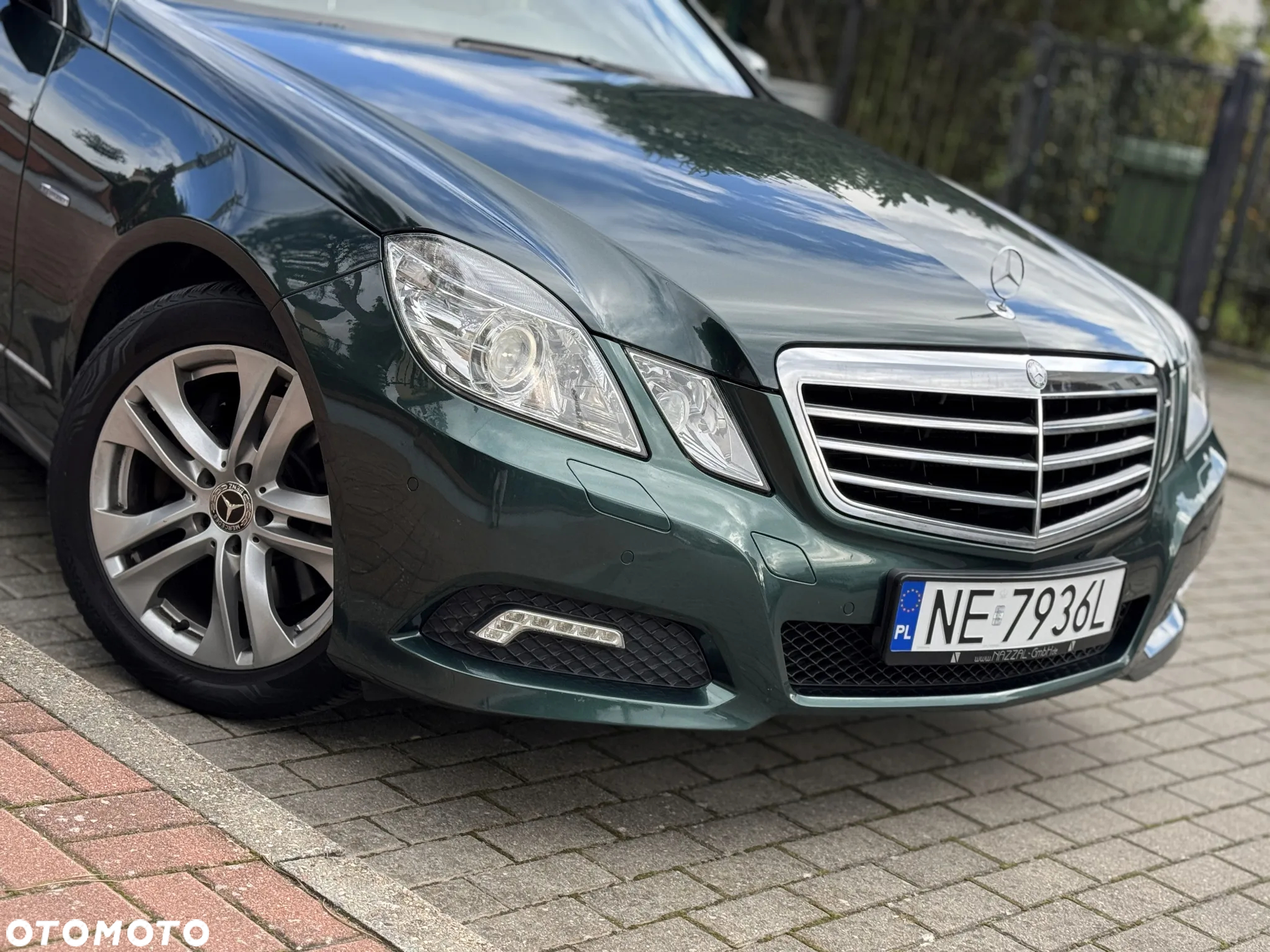 Mercedes-Benz Klasa E 250 CGI BlueEffICIENCY Avantgarde - 23