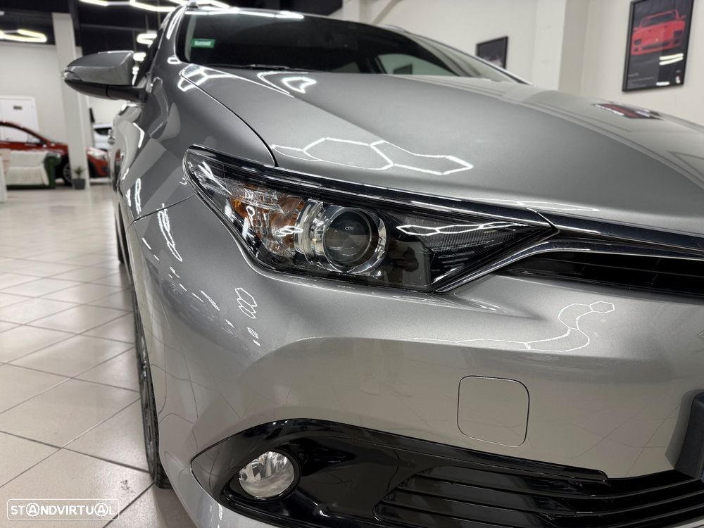 Toyota Auris Touring Sports 1.8 HSD Comfort +P.Sport+Navi - 2