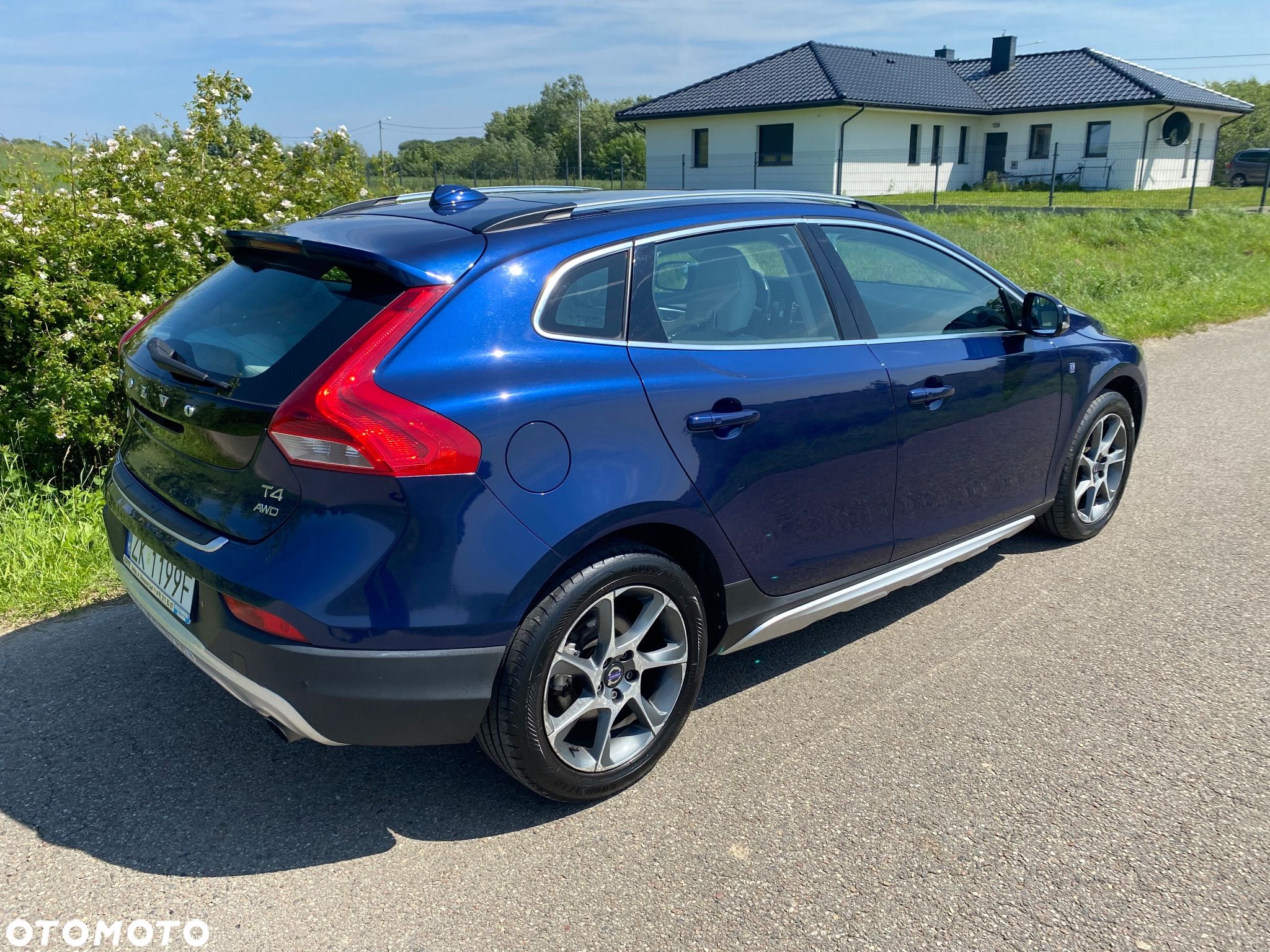 Volvo V40 Cross Country - 1