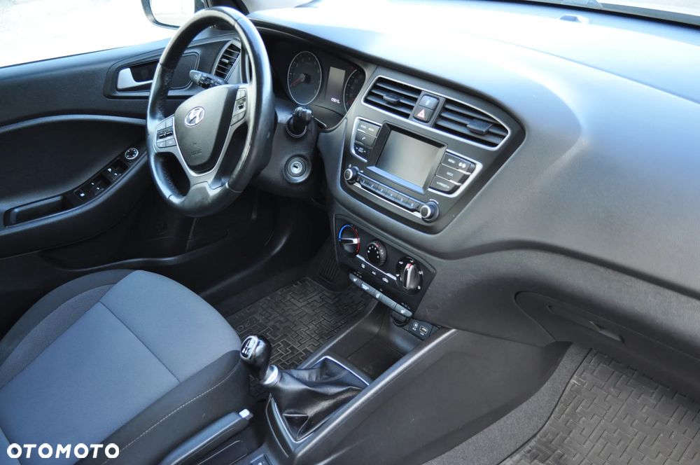 Hyundai i20 - 15
