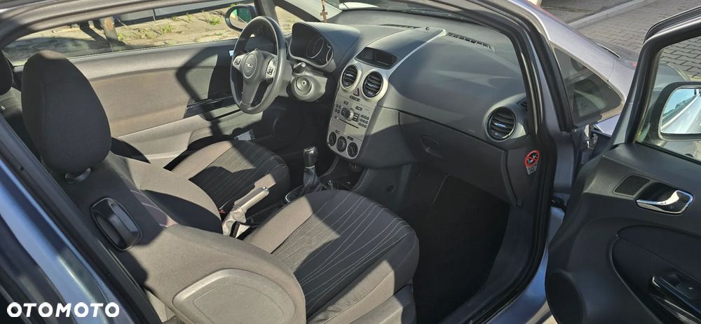 Opel Corsa 1.2 16V Cosmo - 5