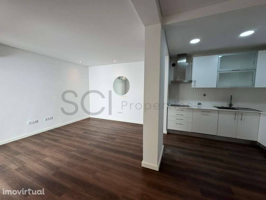 Apartamento T2 Centro de Almada Remodelado com Terraço - Grande imagem: 5/26
