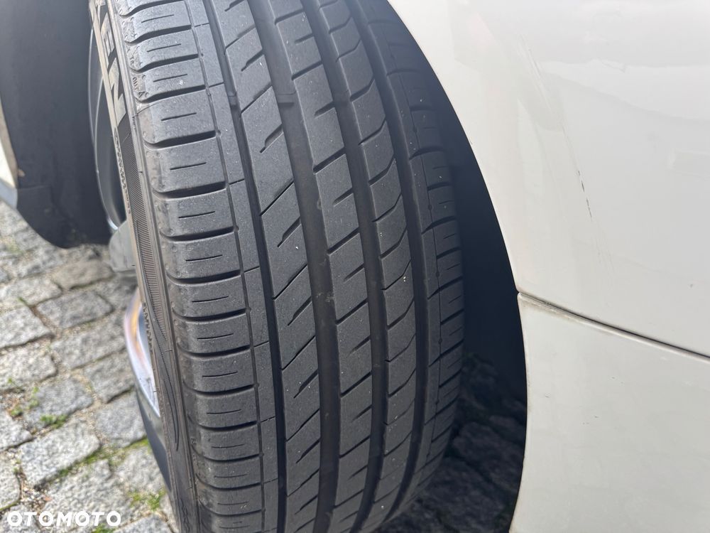 Volkswagen Passat 2.0 TDI DPF DSG Trendline - 14
