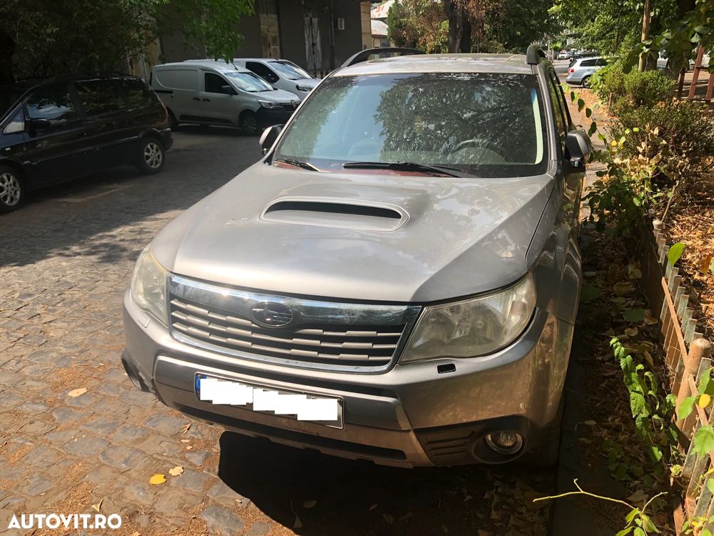 Dezmembrez Subaru Forester 2009 gri argintiu 2.0 diesel - 3