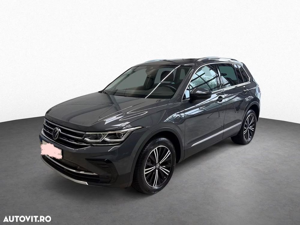 Volkswagen Tiguan - 1