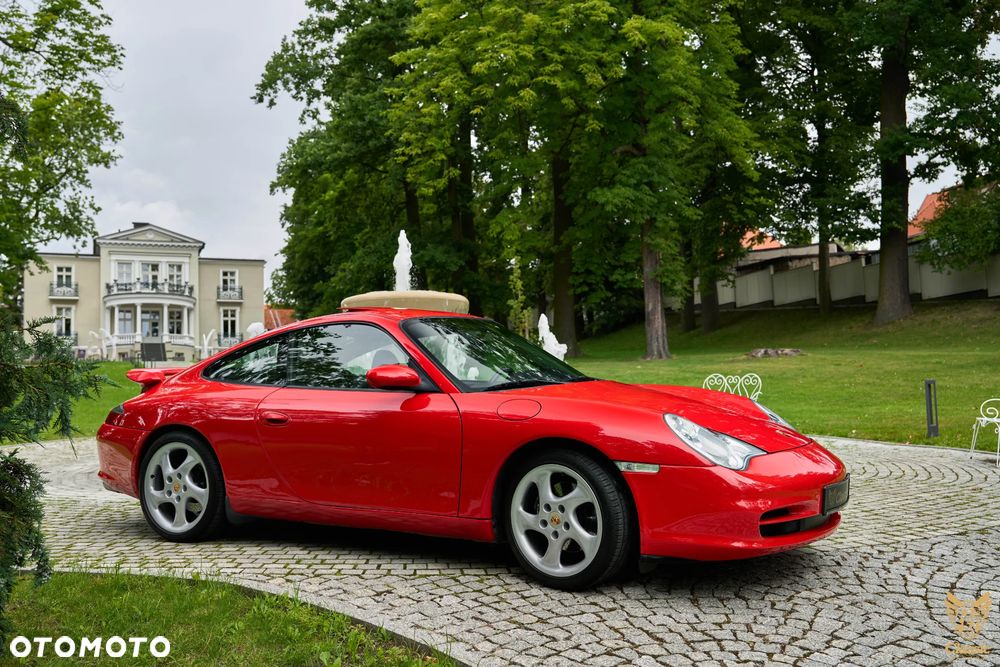Porsche 911 Carrera - 28