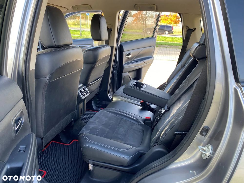 Mitsubishi Outlander - 11
