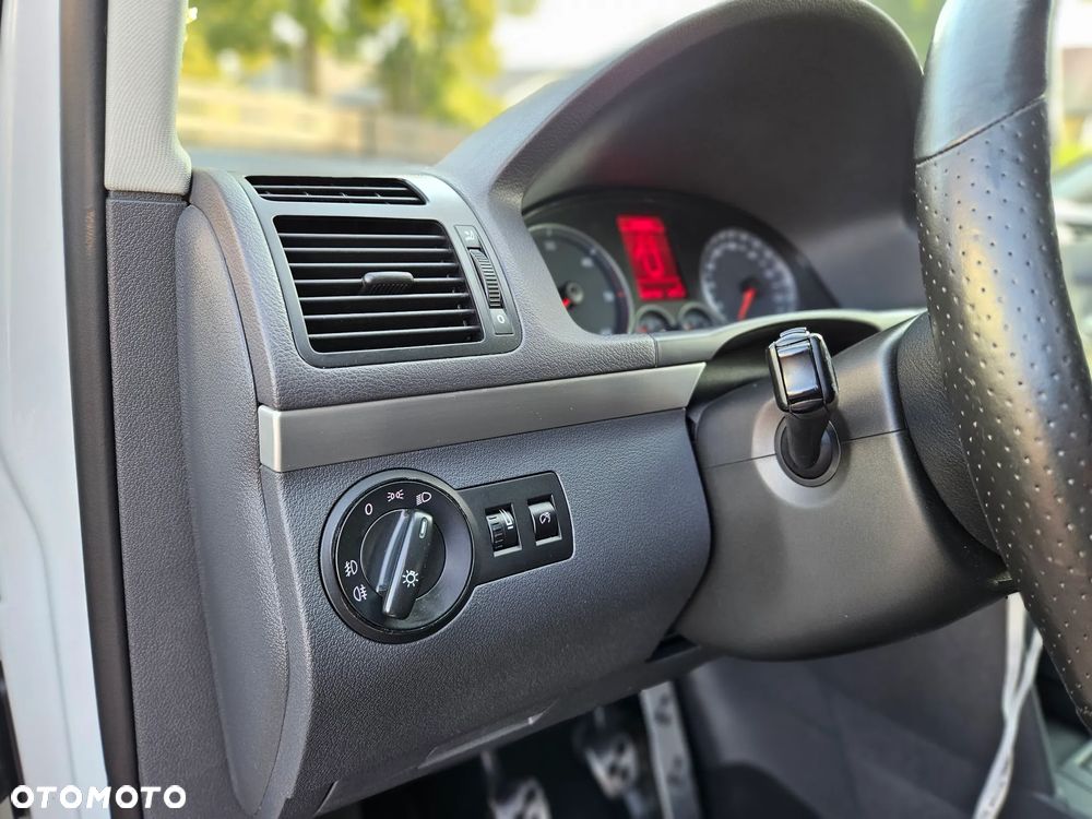 Volkswagen Touran 2.0 TDI DPF R-Line Edition - 31