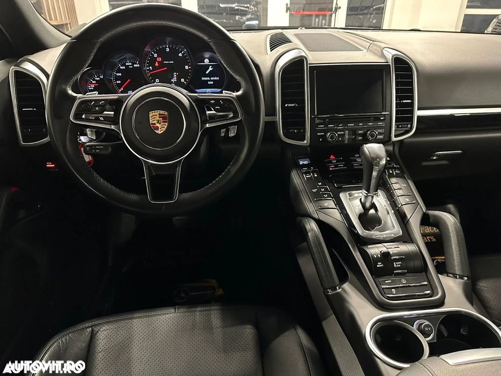 Porsche Cayenne 3.0 L - 6