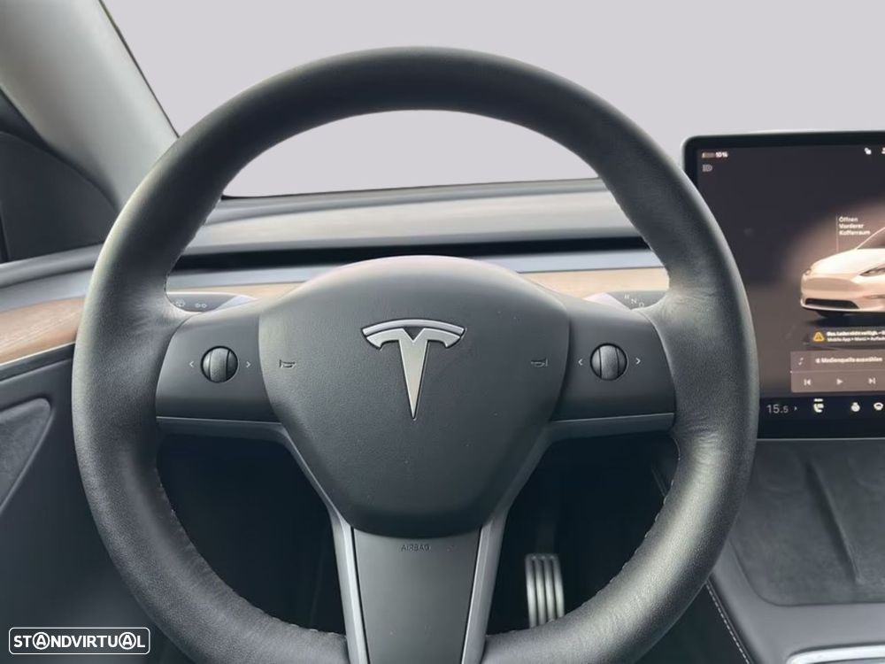Tesla Model Y - 9