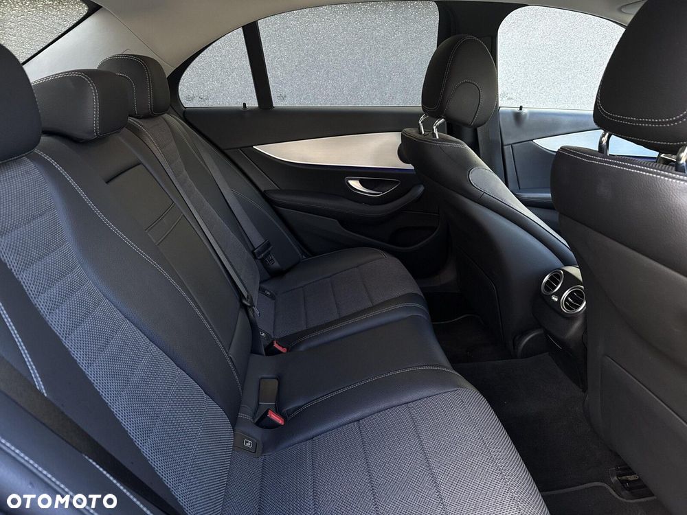 Mercedes-Benz Klasa E 220 d 4-Matic AMG/Avantgarde - 20