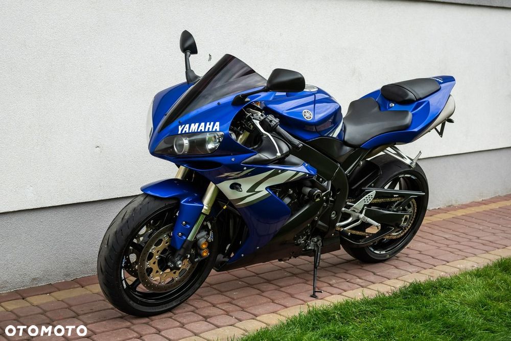 Yamaha R1 - 8
