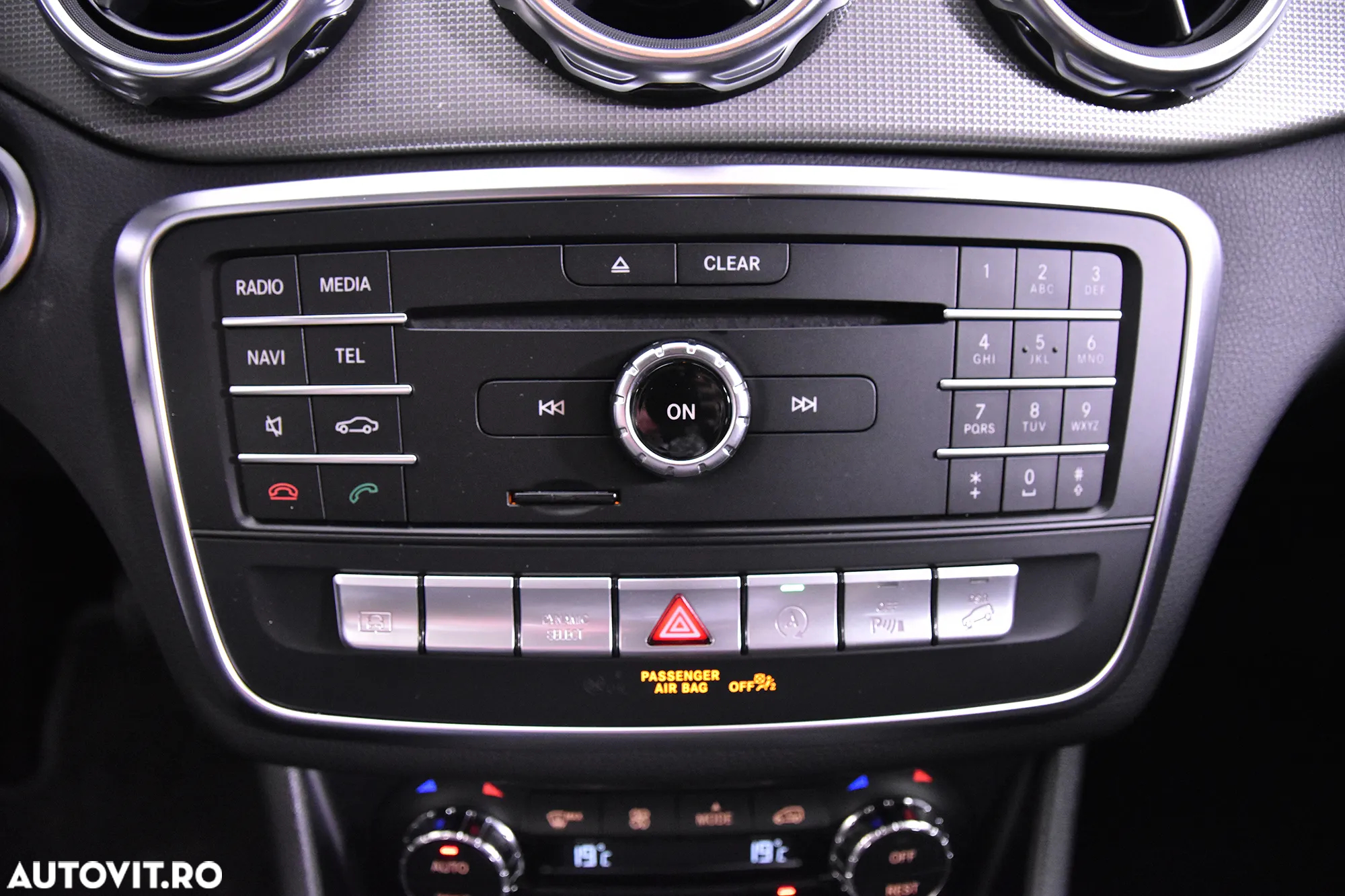 Mercedes-Benz GLA 250 4Matic 7G-DCT - 18