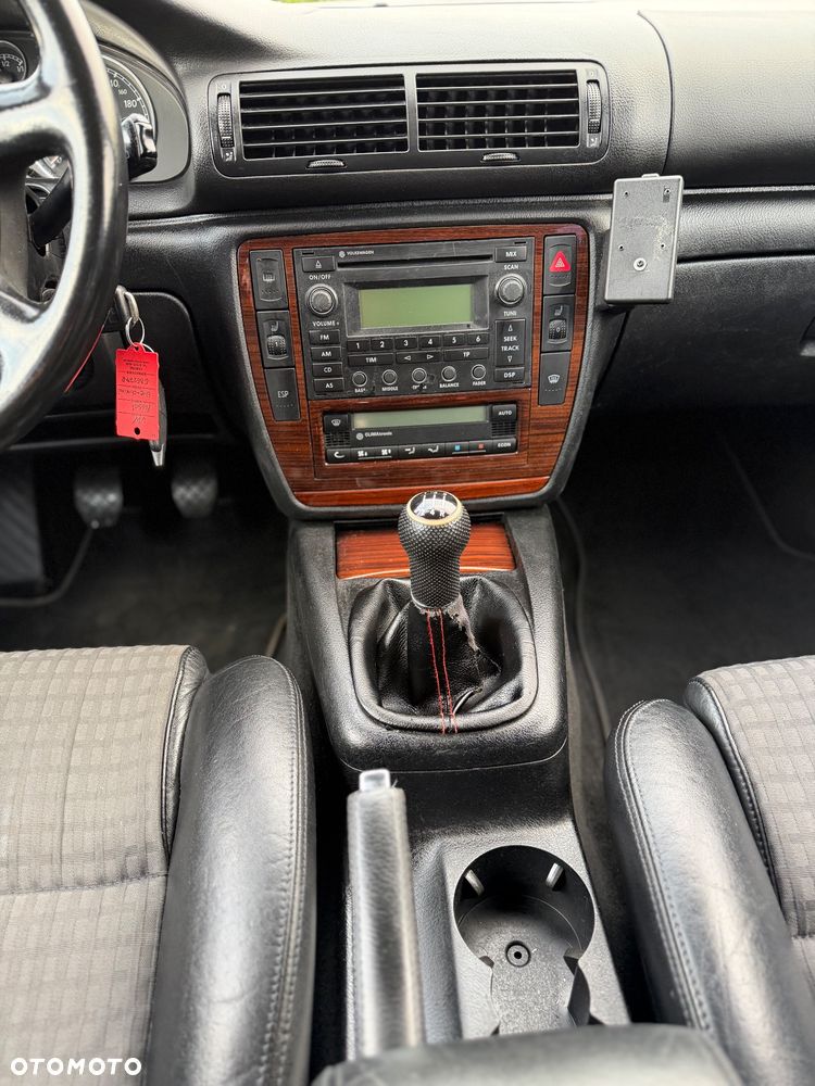 Volkswagen Passat 1.8 5V Turbo Comfortline - 27