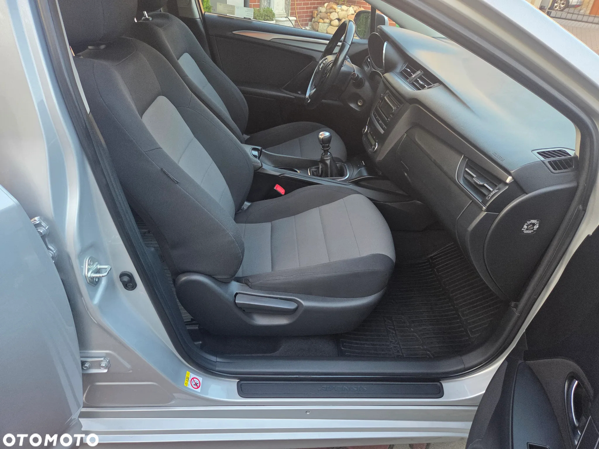Toyota Avensis 1.8 Active - 16