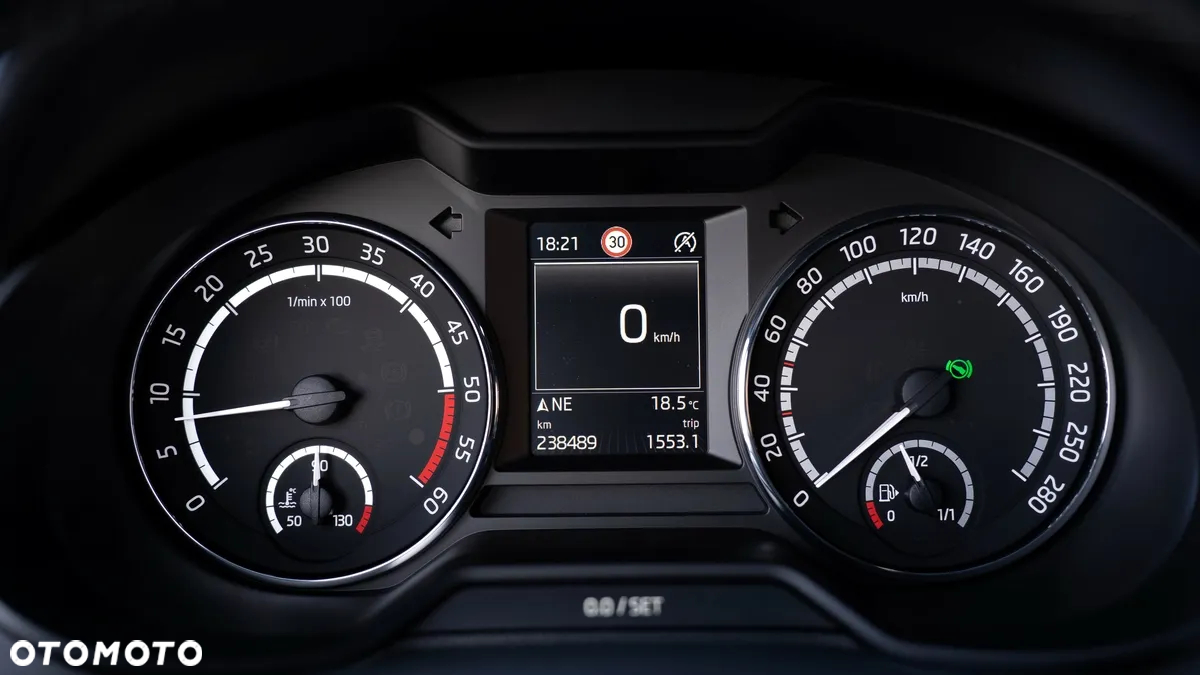 Skoda Octavia 2.0 TDI RS DSG - 23