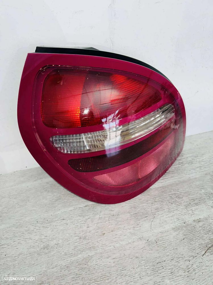 Farolim Trás Esquerdo Nissan Almera - 2000 / 2003 - 3
