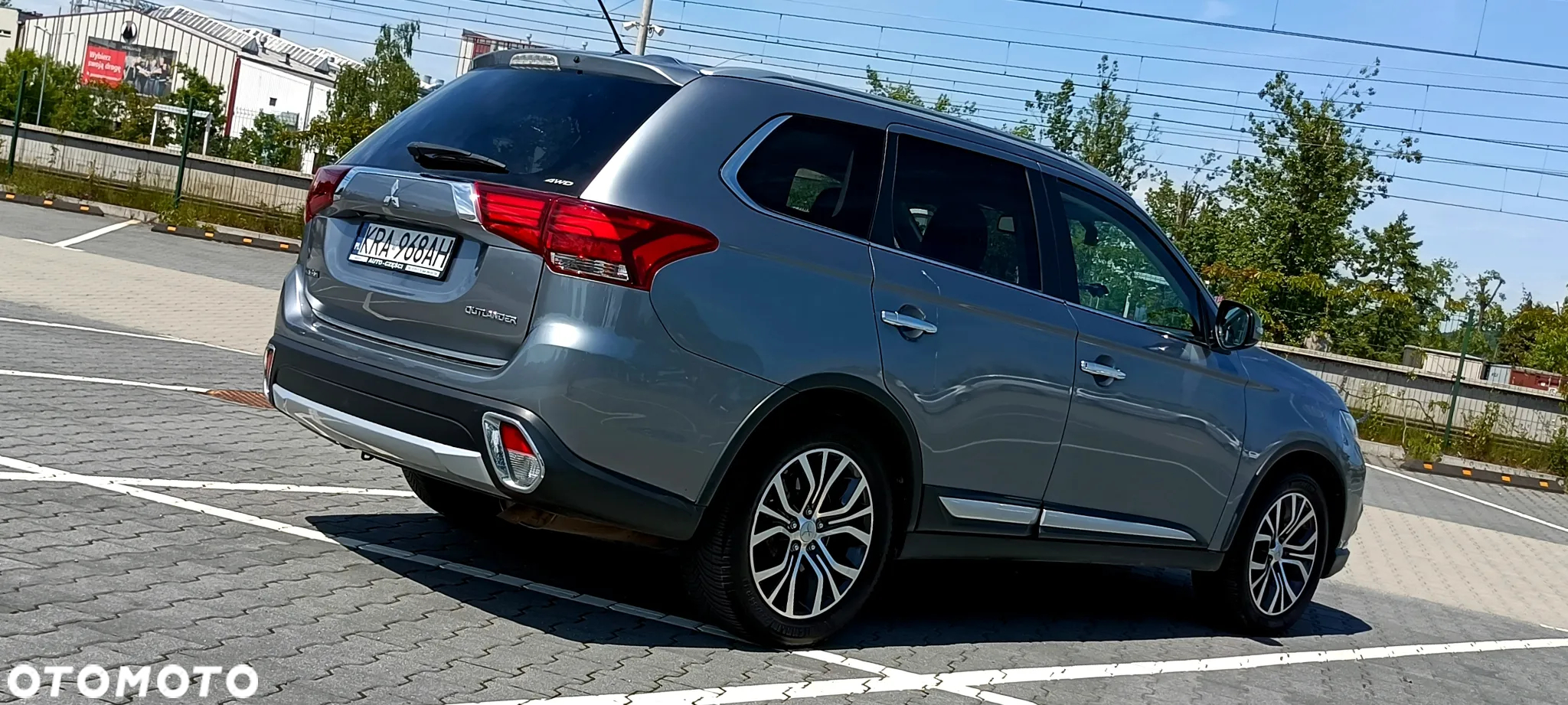 Mitsubishi Outlander 2.0 Instyle Navi 4WD CVT - 4