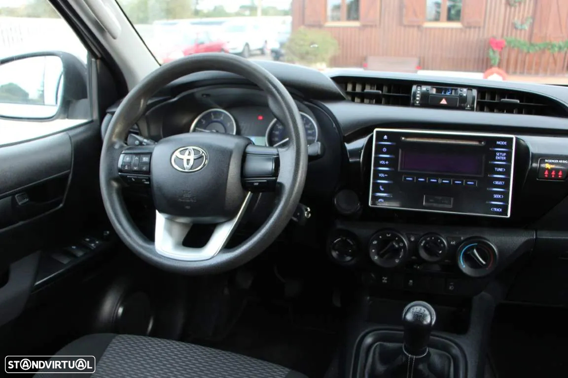 Toyota Hilux 2.4 D-4D 4WD CD CM - 2