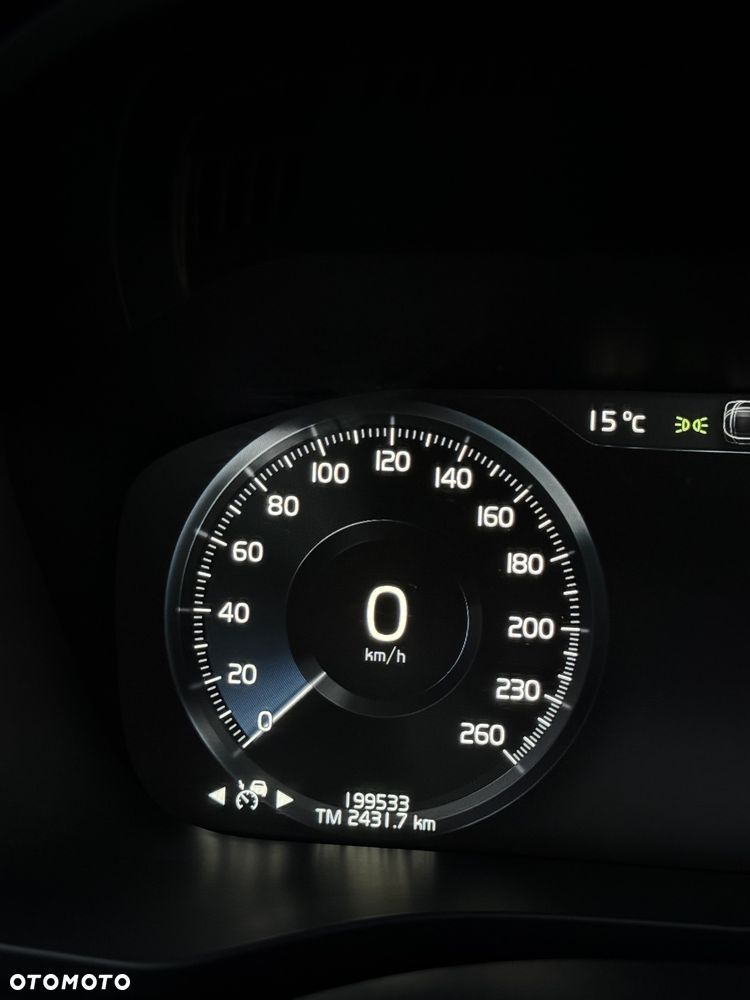 Volvo XC 60 B5 D AWD R-Design - 40