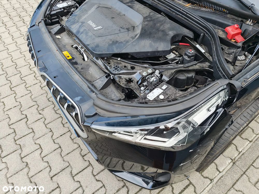 BMW iX1 xDrive30 66.5kWh M Sport - 16