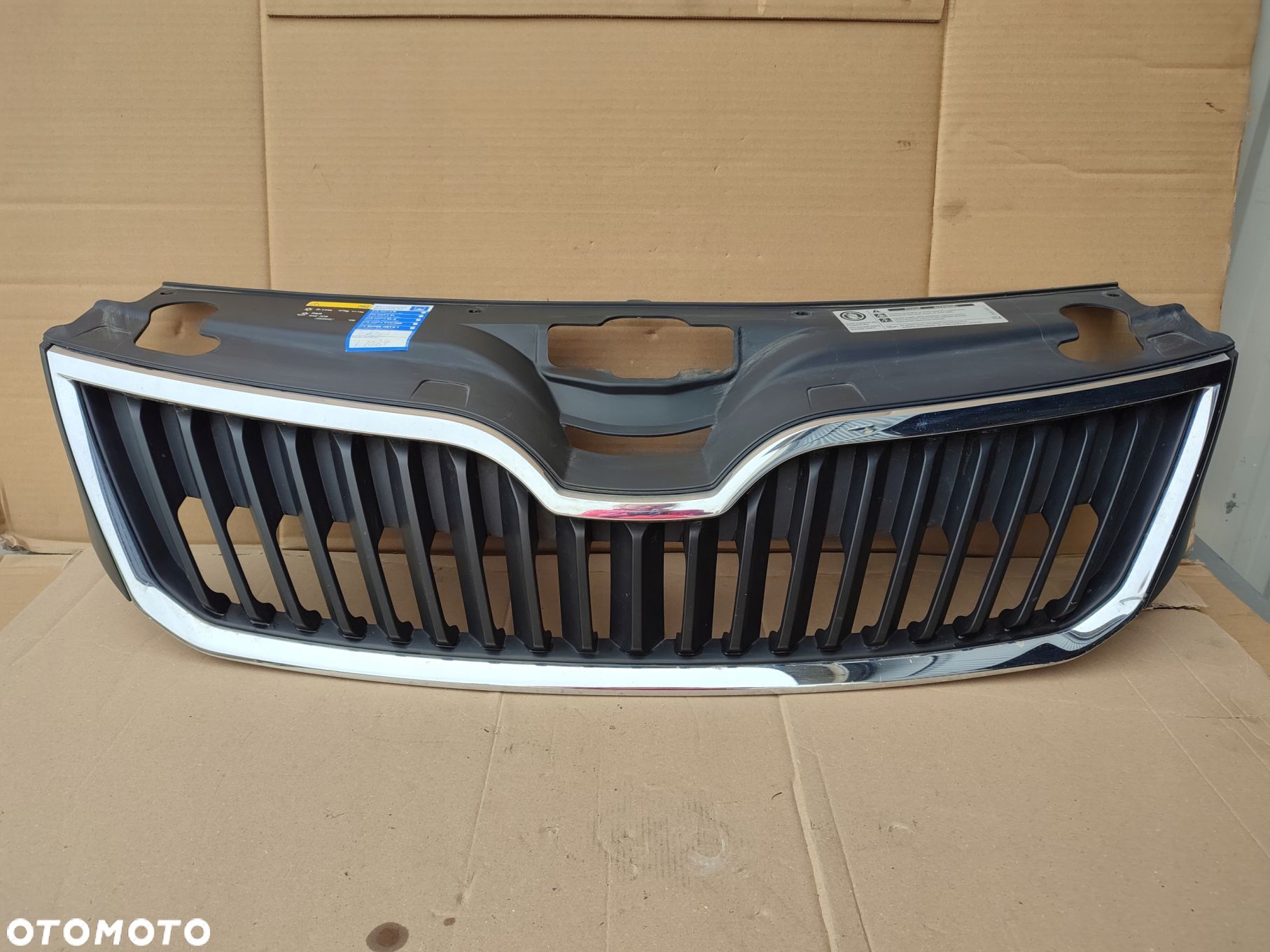 Grill atrapa chłodnicy SKODA RAPID LIFT 15r 5JA853668 ORYGINAŁ - 1