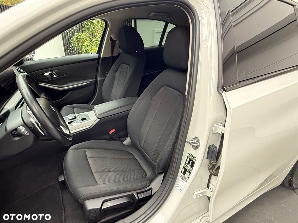 BMW Seria 3 318d - 16