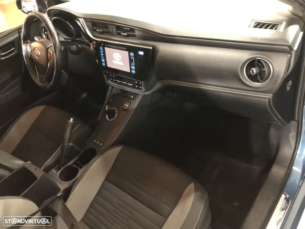 Toyota Auris Touring Sports 1.8 HSD Comfort +P.Sport+Navi - 9