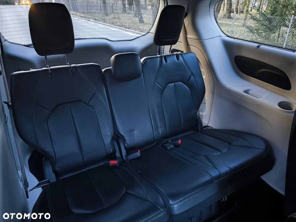 Chrysler Pacifica - 14