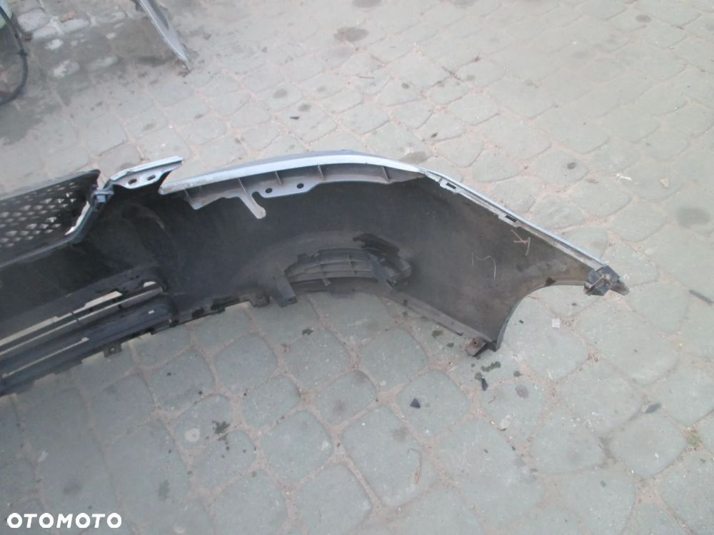 Zderzak Toyota Corolla E12 8Q3 + Grill - 8